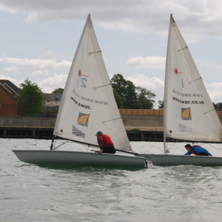 Dinghy-Start-Racing